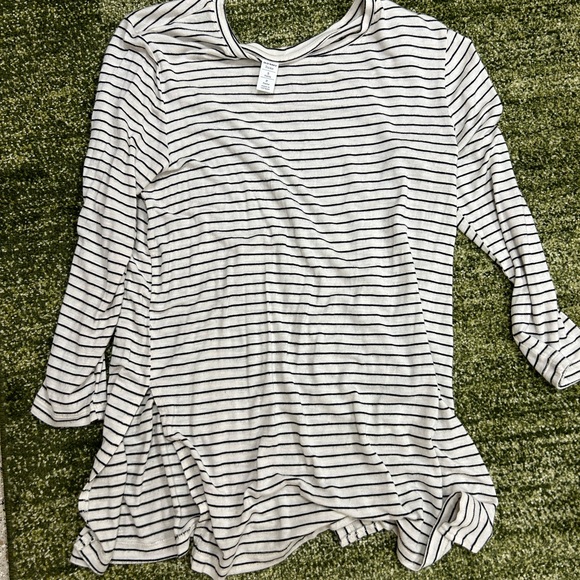 Old Navy Tops - 🎉HOST PICK🎉Old navy luxe striped top